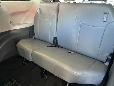 Used 2023 Toyota Sienna XLE FWD image 16