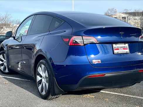 Used 2021 Tesla Model Y Long Range image 10