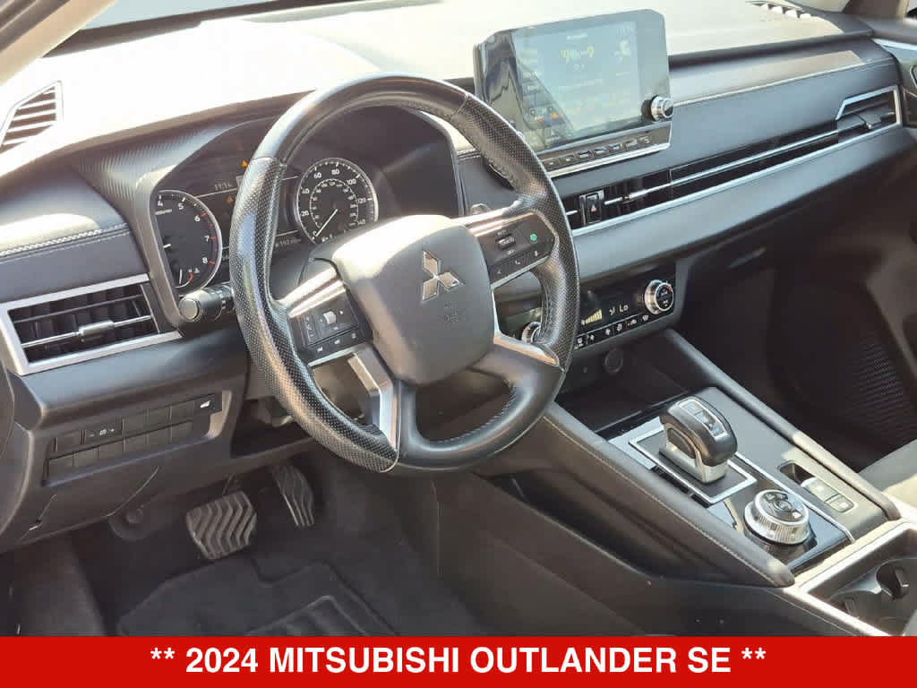 Used 2024 Mitsubishi Outlander SE AWD/4WD image 2