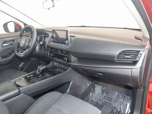 Used 2023 Nissan Rogue SV image 39