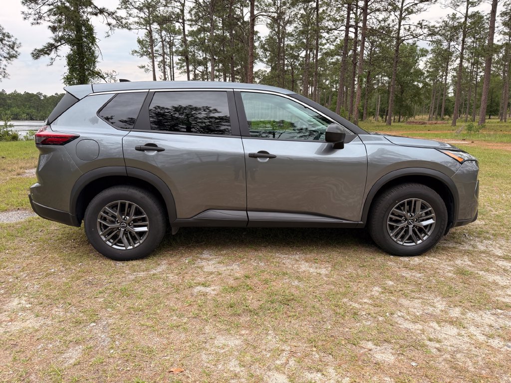 Used 2024 Nissan Rogue S FWD image 6