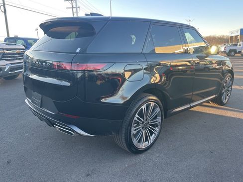 Used 2025 Land Rover Range Rover Sport SE image 5
