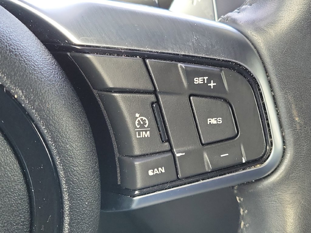 Used 2020 Jaguar F-TYPE Coupe RWD image 24