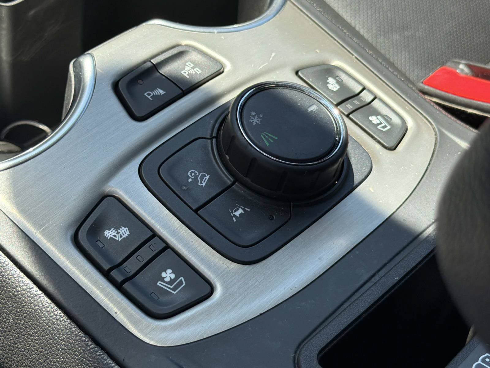 Used 2020 GMC Terrain Denali w/ Denali Premium Package FWD image 35