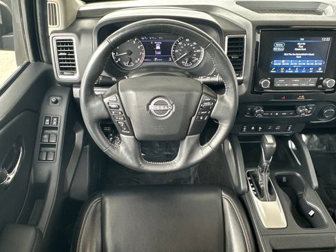 Used 2022 Nissan Frontier SV w/ SV Premium Package image 14