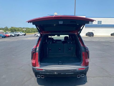 Used 2025 Chevrolet Traverse LT w/ Midnight/Sport Edition FWD image 5