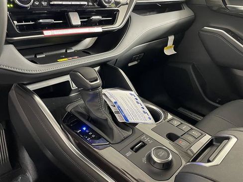 New 2026 Toyota Highlander Limited AWD/4WD image 21