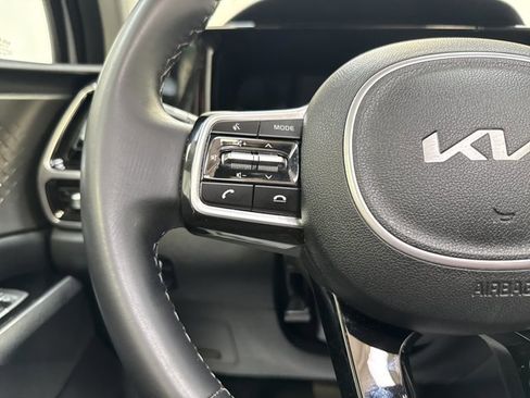 Certified 2022 Kia Sorento SX image 17