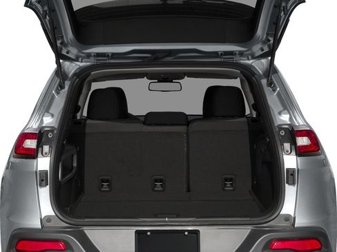 Certified 2018 Jeep Cherokee Latitude Plus w/ Trailer Tow Group image 12