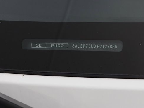 Used 2023 Land Rover Defender 110 SE image 24