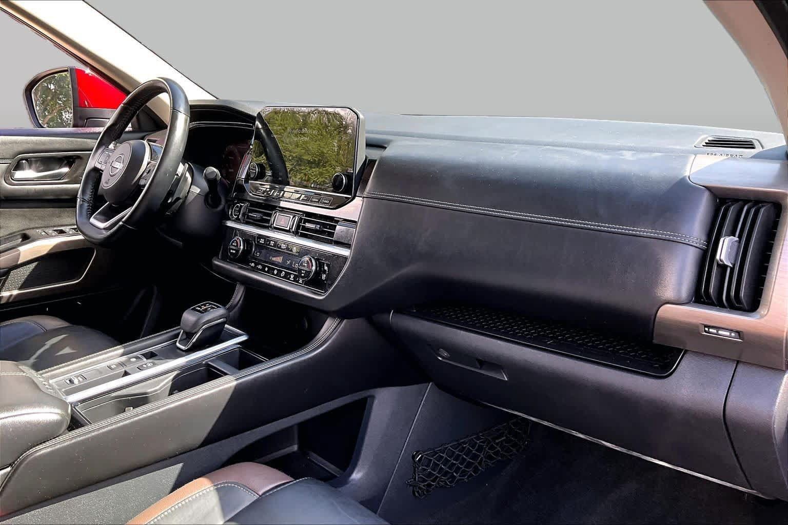 Certified 2023 Nissan Pathfinder Platinum FWD image 19