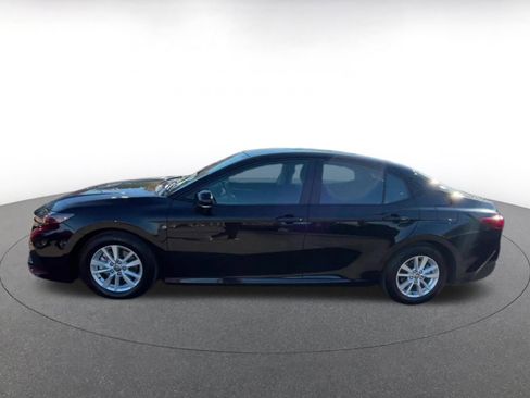 Used 2025 Toyota Camry LE image 9