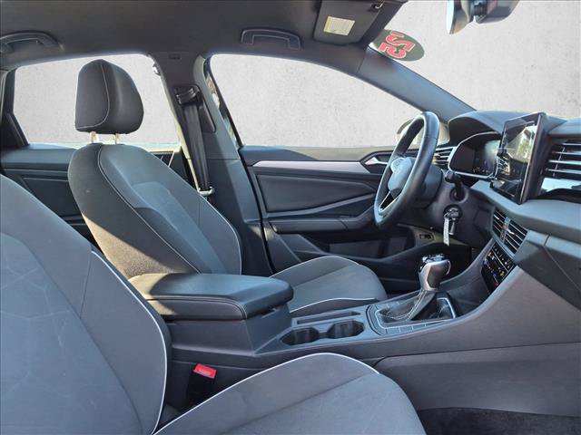 Used 2025 Volkswagen Jetta Sport FWD image 20