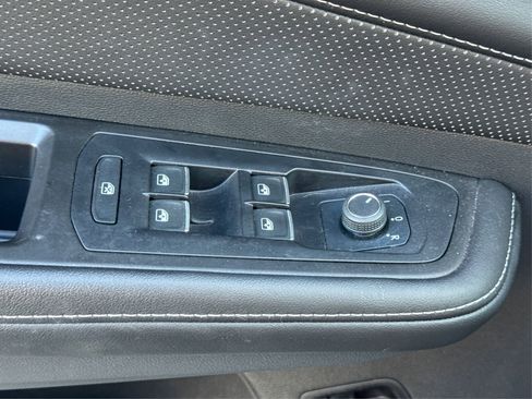 Used 2024 Volkswagen Atlas Cross Sport SE w/ Panoramic Sunroof Package image 36