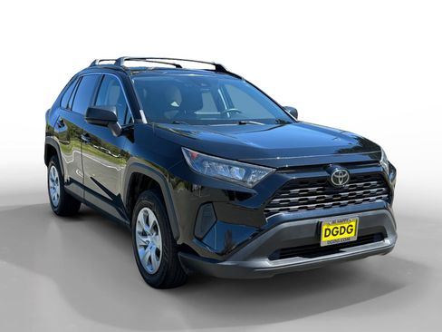 Used 2019 Toyota RAV4 LE FWD image 7