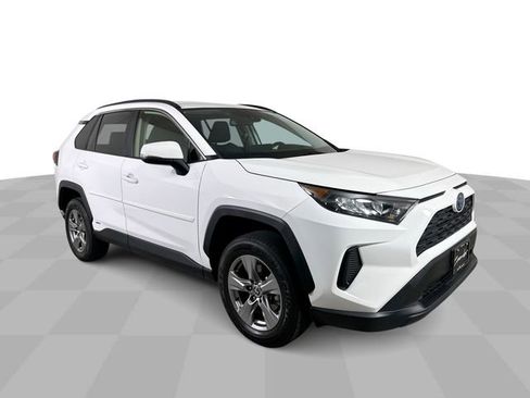 Used 2022 Toyota RAV4 LE AWD/4WD image 2