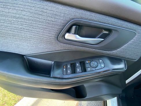 Used 2023 Nissan Rogue SV AWD/4WD image 11
