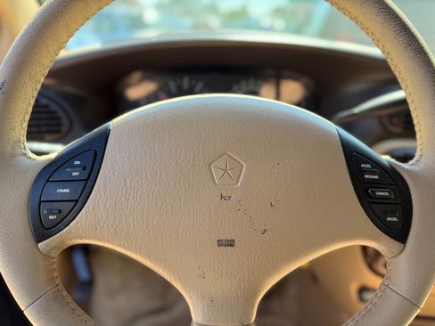 Used 1997 Chrysler Town & Country LXi image 30