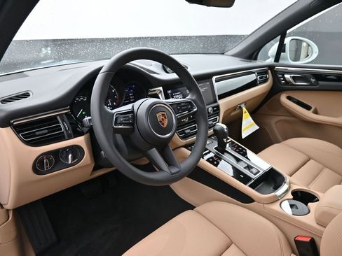 New 2026 Porsche Macan AWD/4WD image 4