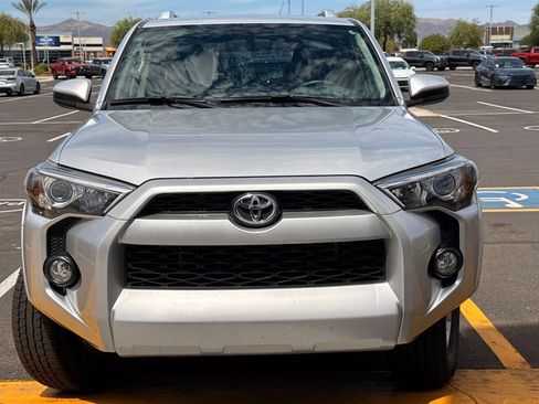 Used 2017 Toyota 4Runner SR5 AWD/4WD image 2