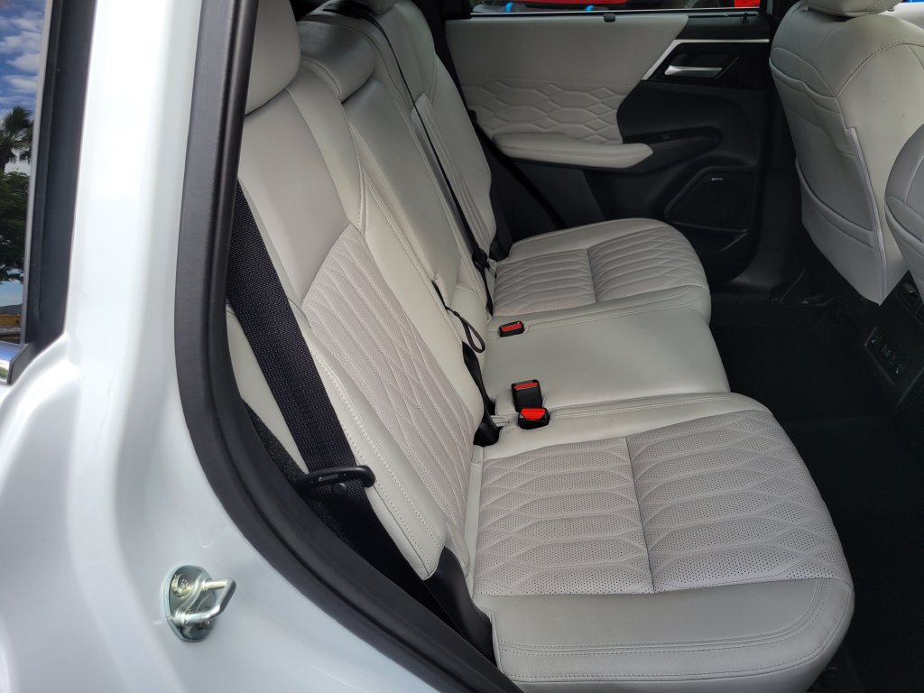 Used 2025 Mitsubishi Outlander SEL AWD/4WD image 21