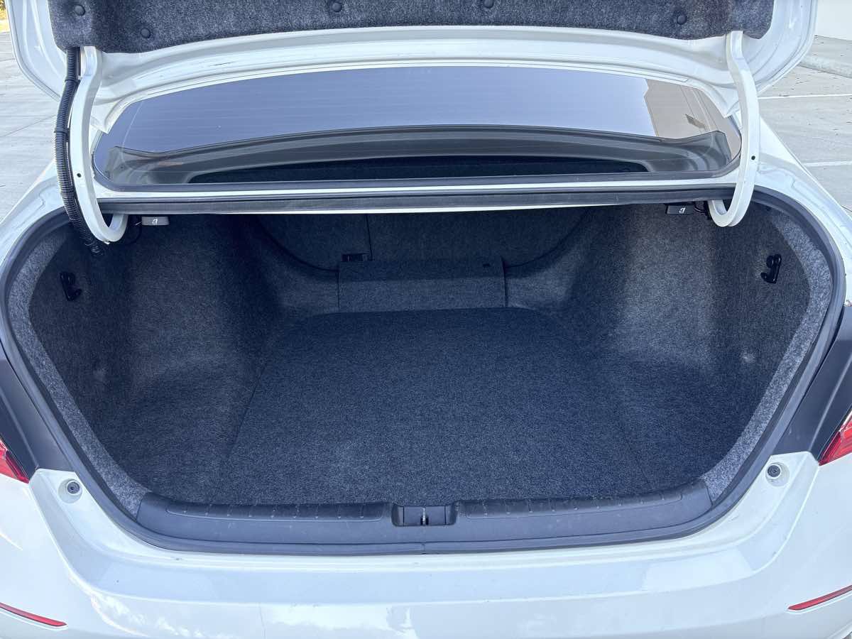 Used 2018 Honda Accord Touring image 9