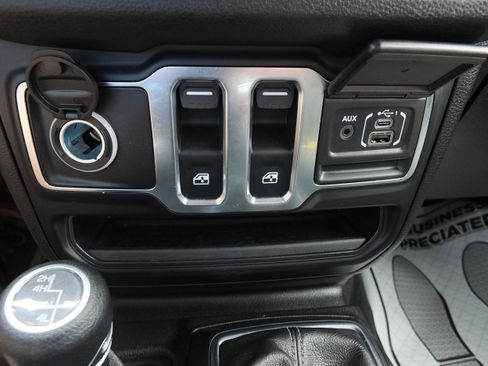 Used 2025 Jeep Wrangler Sport AWD/4WD image 23