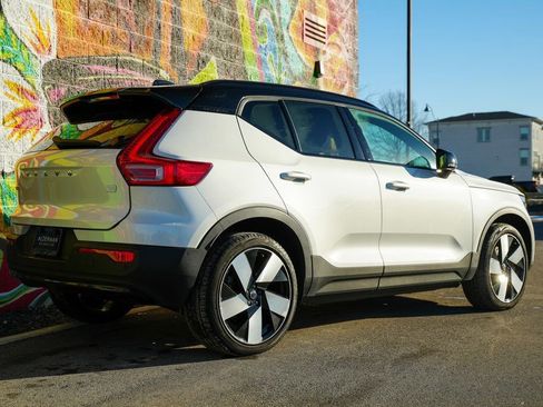 Used 2023 Volvo XC40 Recharge Ultimate image 17