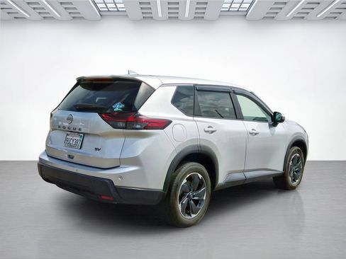 Used 2024 Nissan Rogue SV FWD image 4