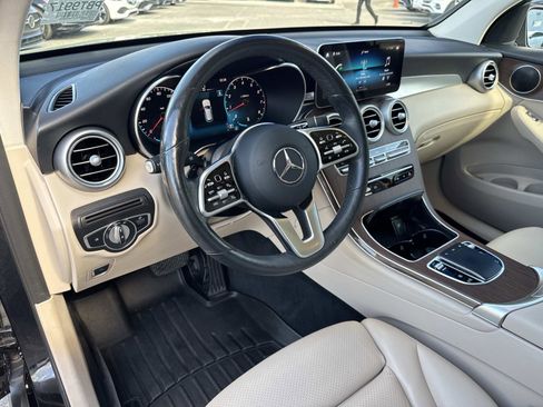Used 2020 Mercedes-Benz GLC 300 4MATIC image 24