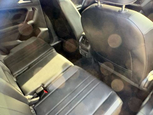 Used 2022 Volkswagen Tiguan SE w/ Panoramic Sunroof Package FWD image 24