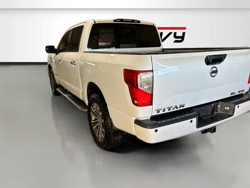 Used 2017 Nissan Titan SL image 5