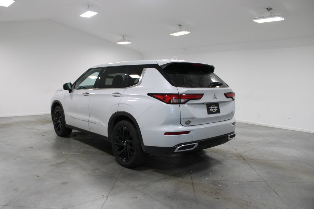 Used 2023 Mitsubishi Outlander SE Black Edition AWD/4WD image 7