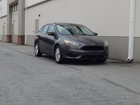 Used 2015 Ford Focus SE image 1
