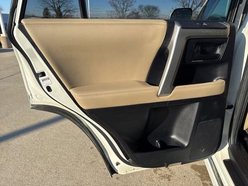 Used 2010 Toyota 4Runner Limited image 19