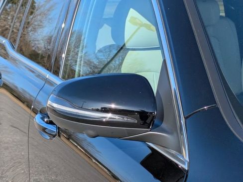 Used 2022 Mercedes-Benz GLB 250 image 10