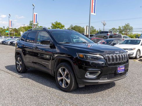 Used 2019 Jeep Cherokee Limited w/ Luxury Group AWD/4WD image 8