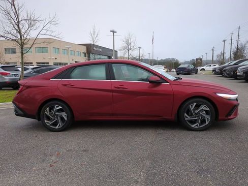 New 2026 Hyundai Elantra Limited FWD image 4