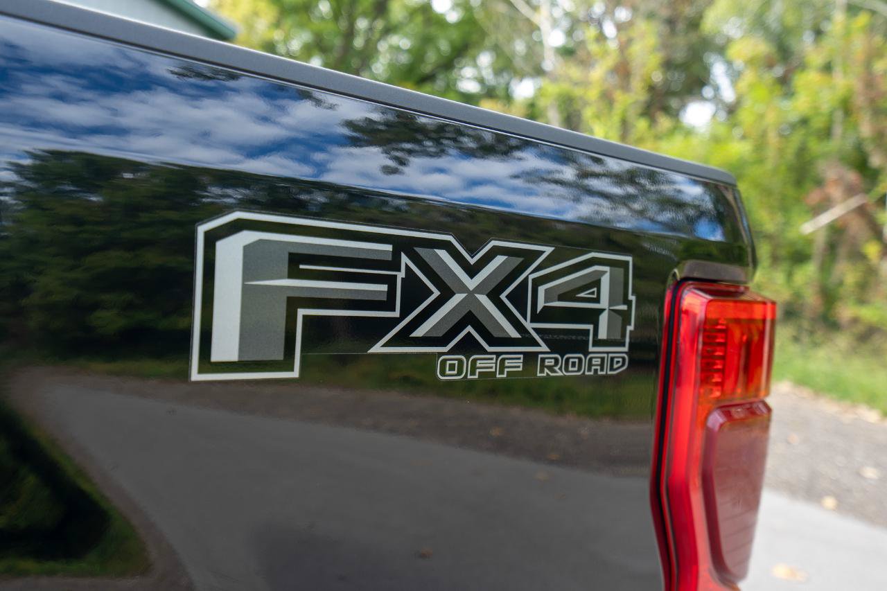 Used 2022 Ford F250 Lariat w/ Black Appearance Package AWD/4WD image 34