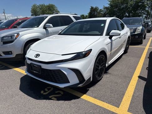 Used 2026 Toyota Camry SE w/ Convenience Package FWD image 2