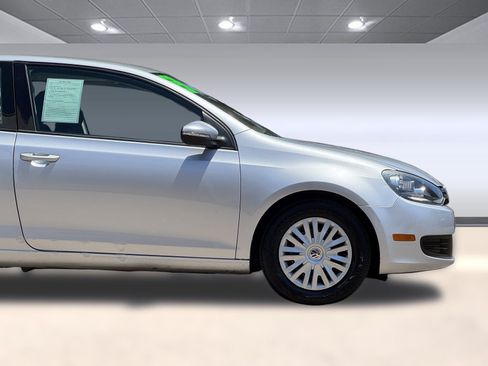 Used 2012 Volkswagen Golf 2-Door FWD image 29