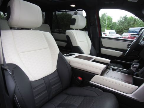 Used 2024 Toyota Sequoia Platinum AWD/4WD image 22