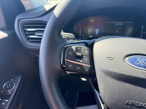 Used 2025 Ford Escape SE FWD image 33
