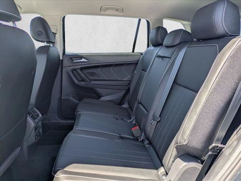 Used 2023 Volkswagen Tiguan SE FWD image 17