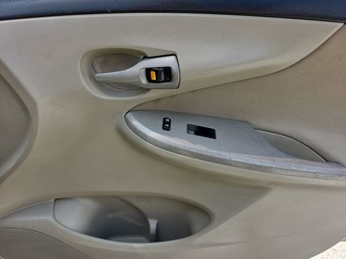 Used 2013 Toyota Corolla LE FWD image 20