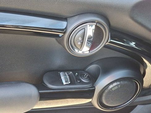Used 2018 MINI Cooper S image 12