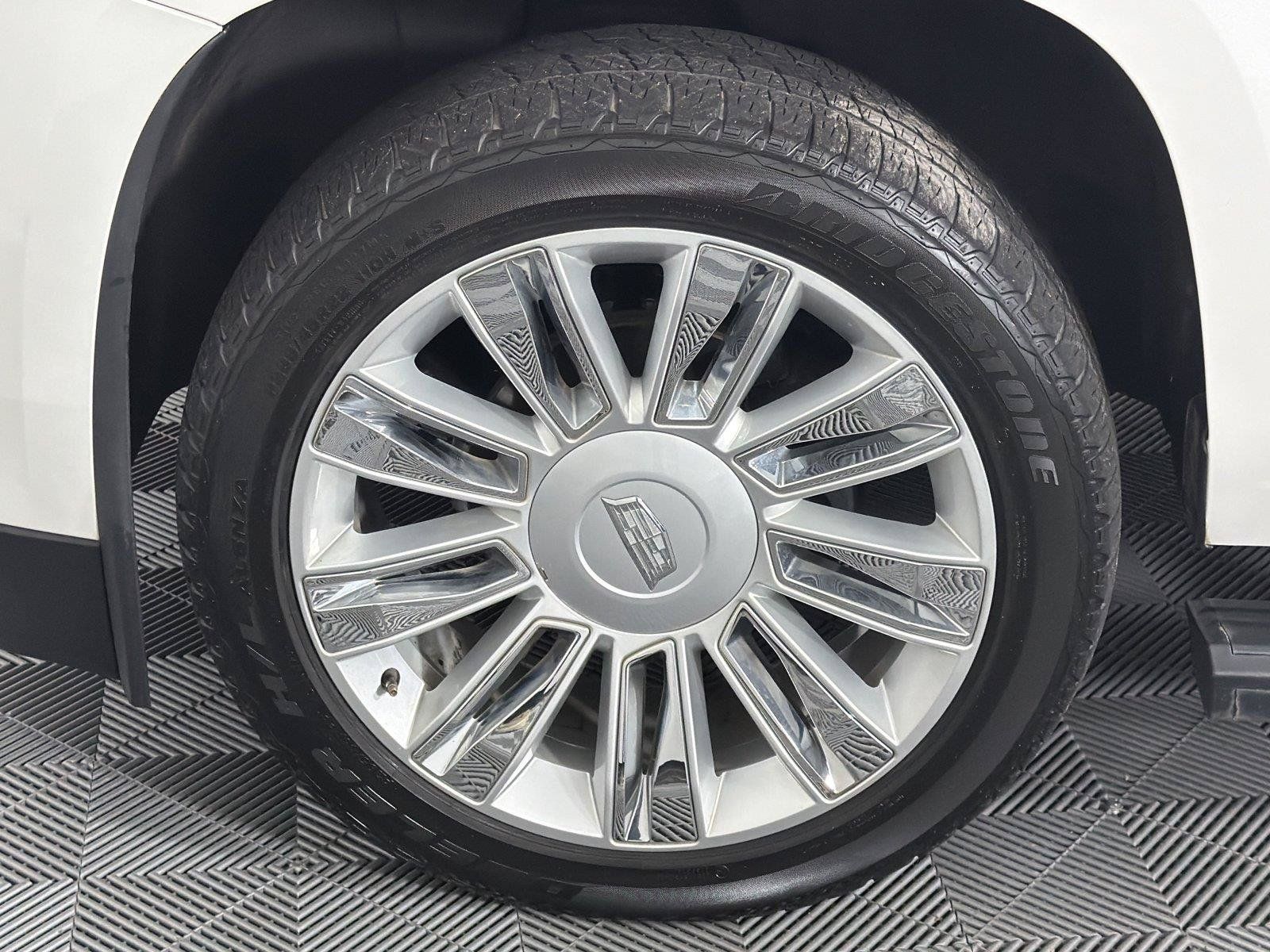 Used 2019 Cadillac Escalade Platinum AWD/4WD image 11