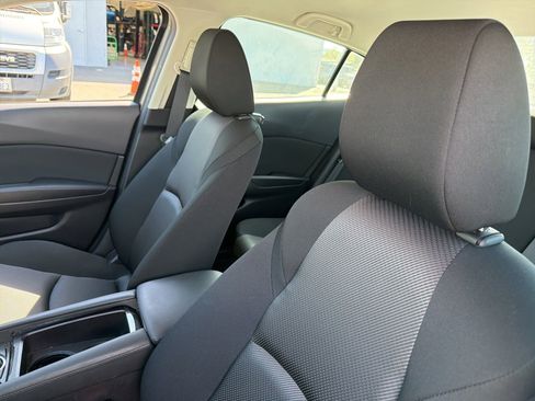 Used 2017 MAZDA MAZDA3 Sport FWD image 3