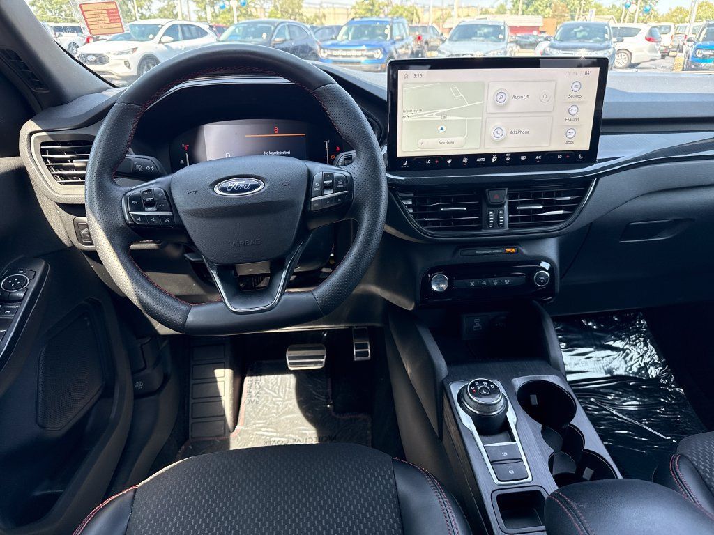 Used 2023 Ford Escape ST-Line w/ Tech Pack #1 AWD/4WD image 9