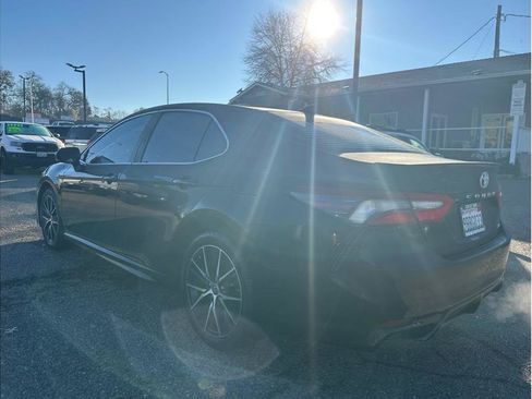 Used 2022 Toyota Camry SE image 5